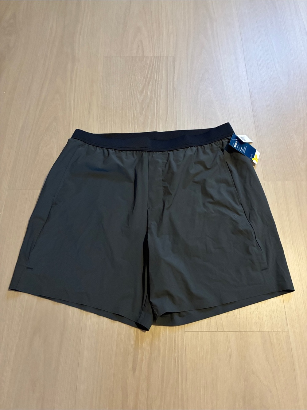 Old Navy Men's Athletic Shorts in Charcoal with Black Waistband